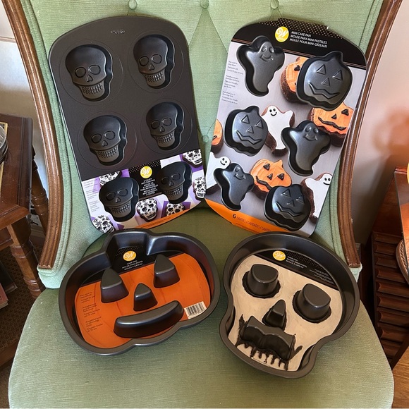 Wilton Lot Ghost Skull Pumpkin Cake & Mini Cake Molds Baking Pans Halloween - Picture 1 of 10